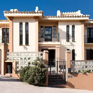 https://preciosa-villa-con-gran-piscina-y-fabulosas-vistas.1costadelsol.com